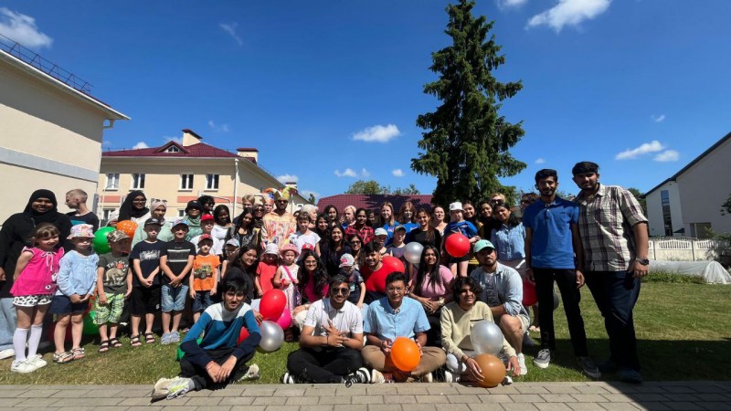 International students visit family-type homes on Children's Day
