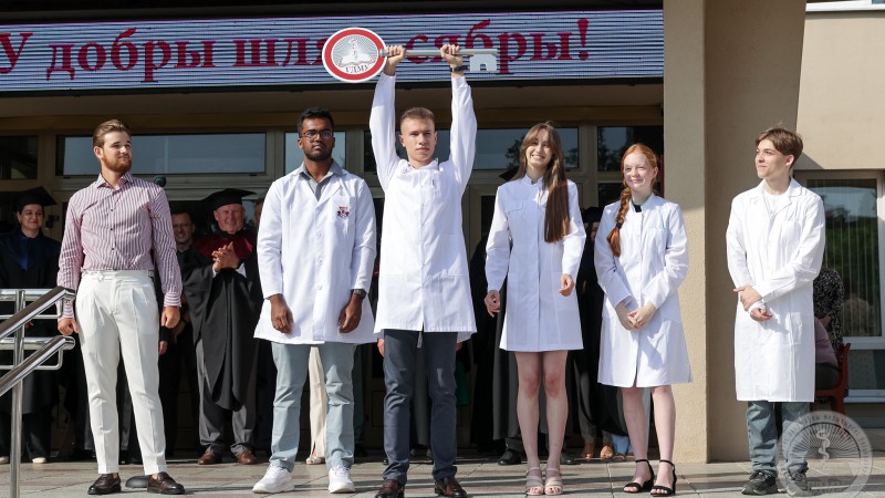 Greeting the first-year students and handing over the symbolic Key of Knowledge: start of a new academic year at Grodno State Medical University