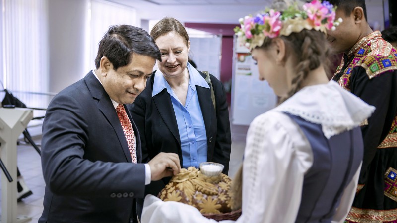 Discussion of cooperation prospects and communication with students: Ambassador Extraordinary and Plenipotentiary of India to the Republic of Belarus visited the Grodno State Medical University