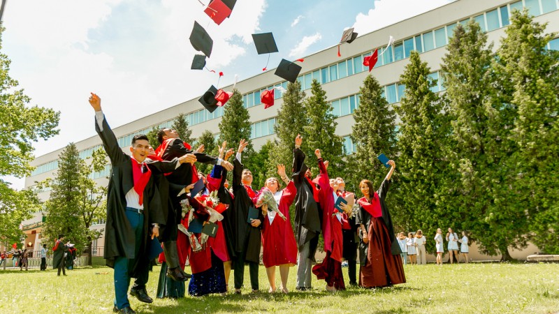 Вручение дипломов выпускникам ГрГМУ 2021