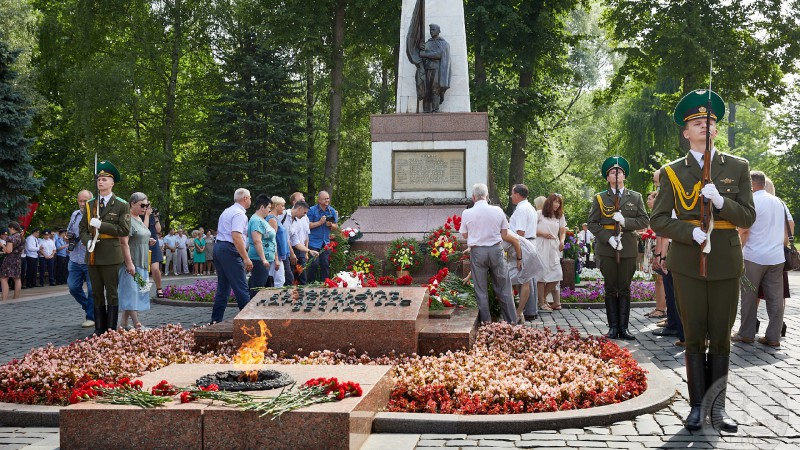 Руководство ГрГМУ приняло участие в митинге, посвященном 77-ой годовщине освобождения Гродно от немецко-фашистских захватчиков