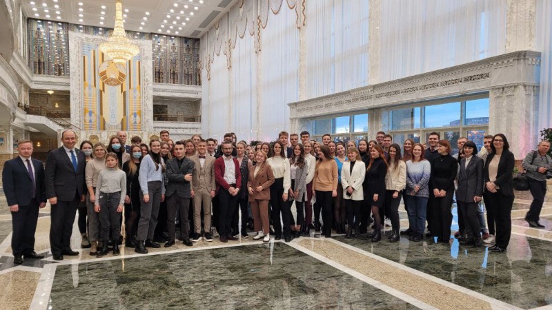 «Это было масштабно!». Делегация ГрГМУ посетила с экскурсией Дворец Независимости в Минске