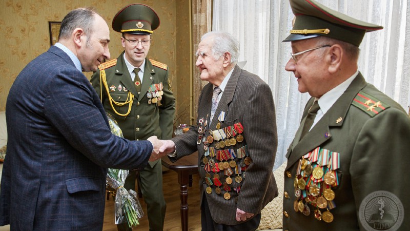 В преддверии Дня Победы в ГрГМУ поздравили ветеранов Великой Отечественной войны