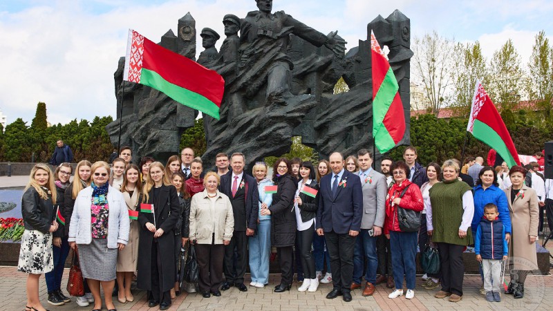ГрГМУ принял участие в торжествах, посвященных Дню Государственного герба и Государственного флага Республики Беларусь