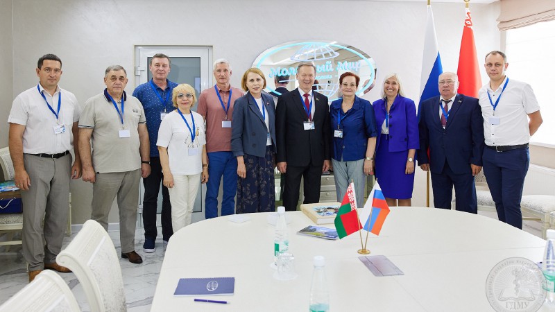 Руководство Гродненского медуниверситета принимает участие в мероприятиях в рамках IX Форума регионов Беларуси и России