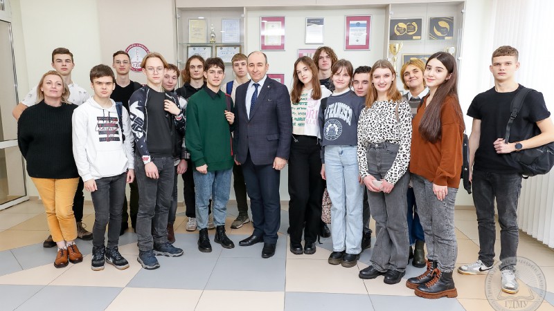 Гродненский медуниверситет посетили школьники из гимназии Лунинца