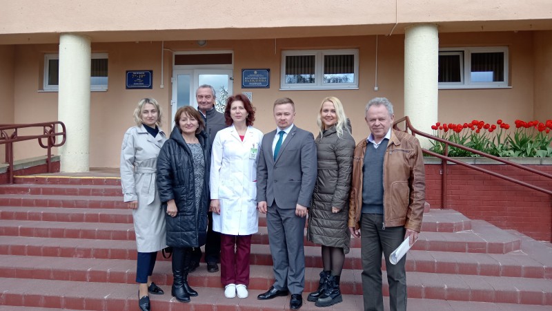 Рабочая группа ГрГМУ посетила учреждения здравоохранения и средние школы области