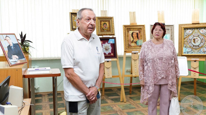 В Гродненском медуниверситете открылась уникальная выставка православных икон «Одейся светом, яко ризою»