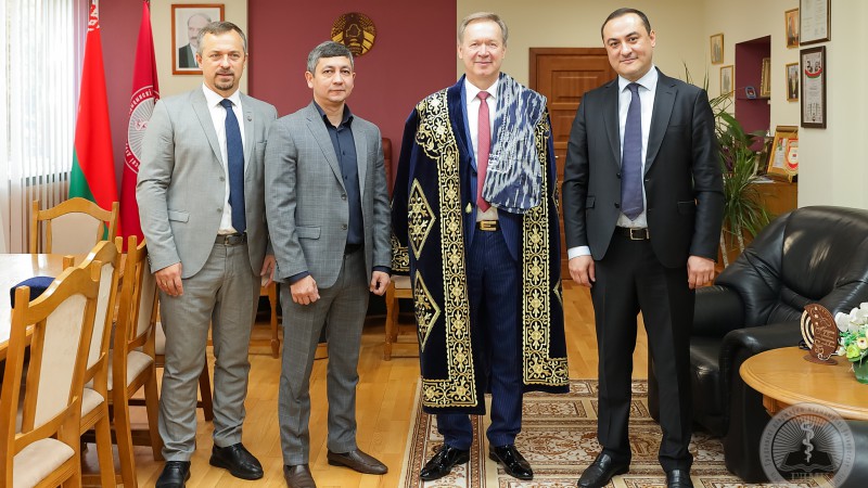 В ГрГМУ состоялось подписание договоров о сотрудничестве с учреждениями здравоохранения Узбекистана