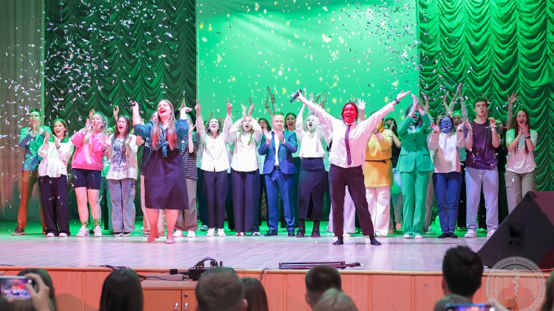 Много музыки и танцевальные шоу! В ГрГМУ прошел конкурс «Alma Mater-2023»