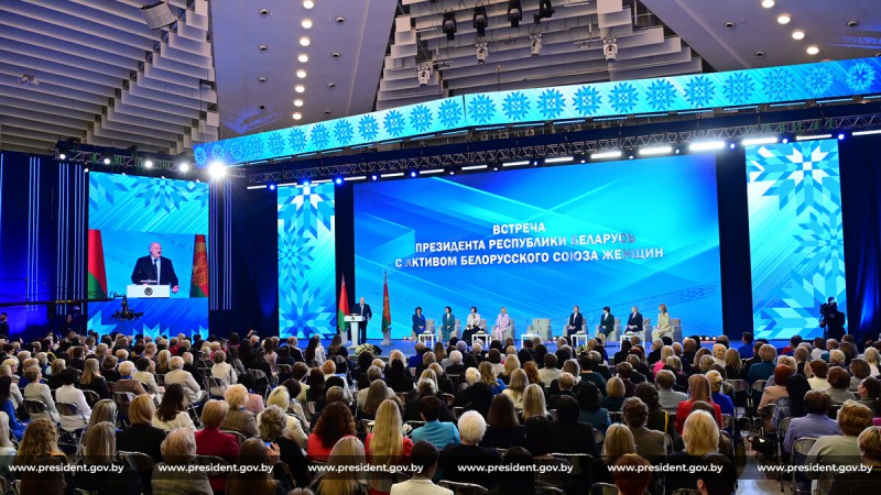 Президент Беларуси Александр Лукашенко провел встречу с активом Белорусского союза женщин