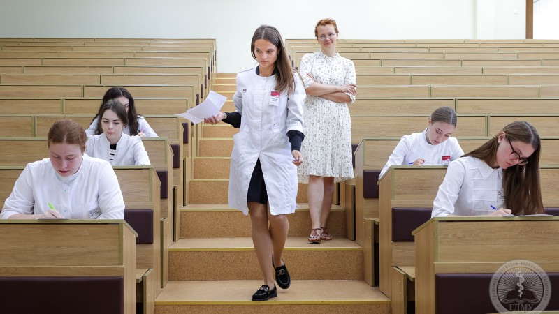 Студенты педиатрического факультета ГрГМУ сдают государственные экзамены