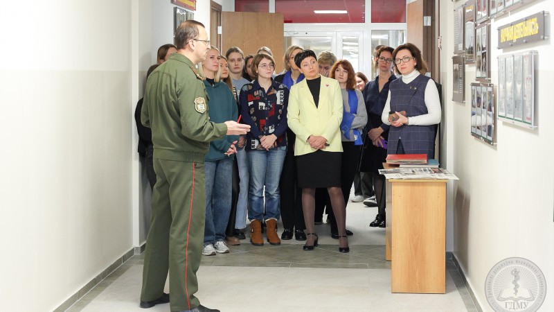 В ГрГМУ прошла открытая экскурсия по обновленной военной кафедре