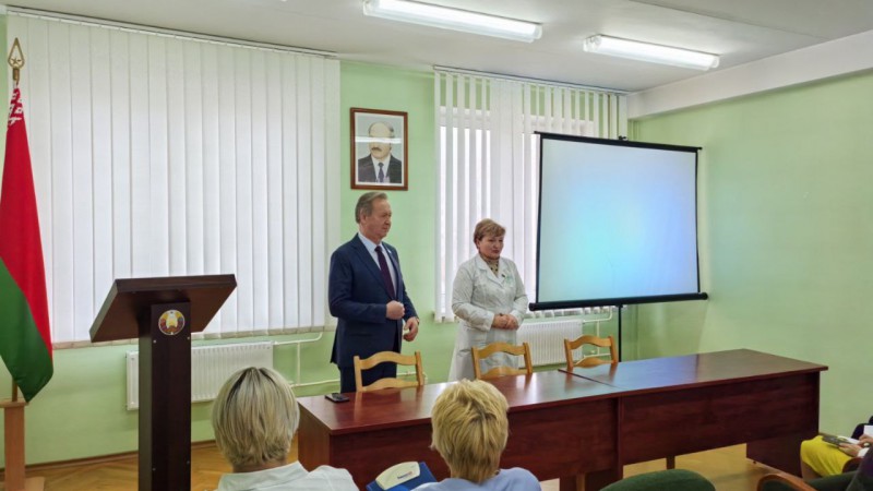 Член Совета Республики Национального собрания Республики Беларусь, ректор ГрГМУ Игорь Жук встретился с коллективом городской поликлиники №6