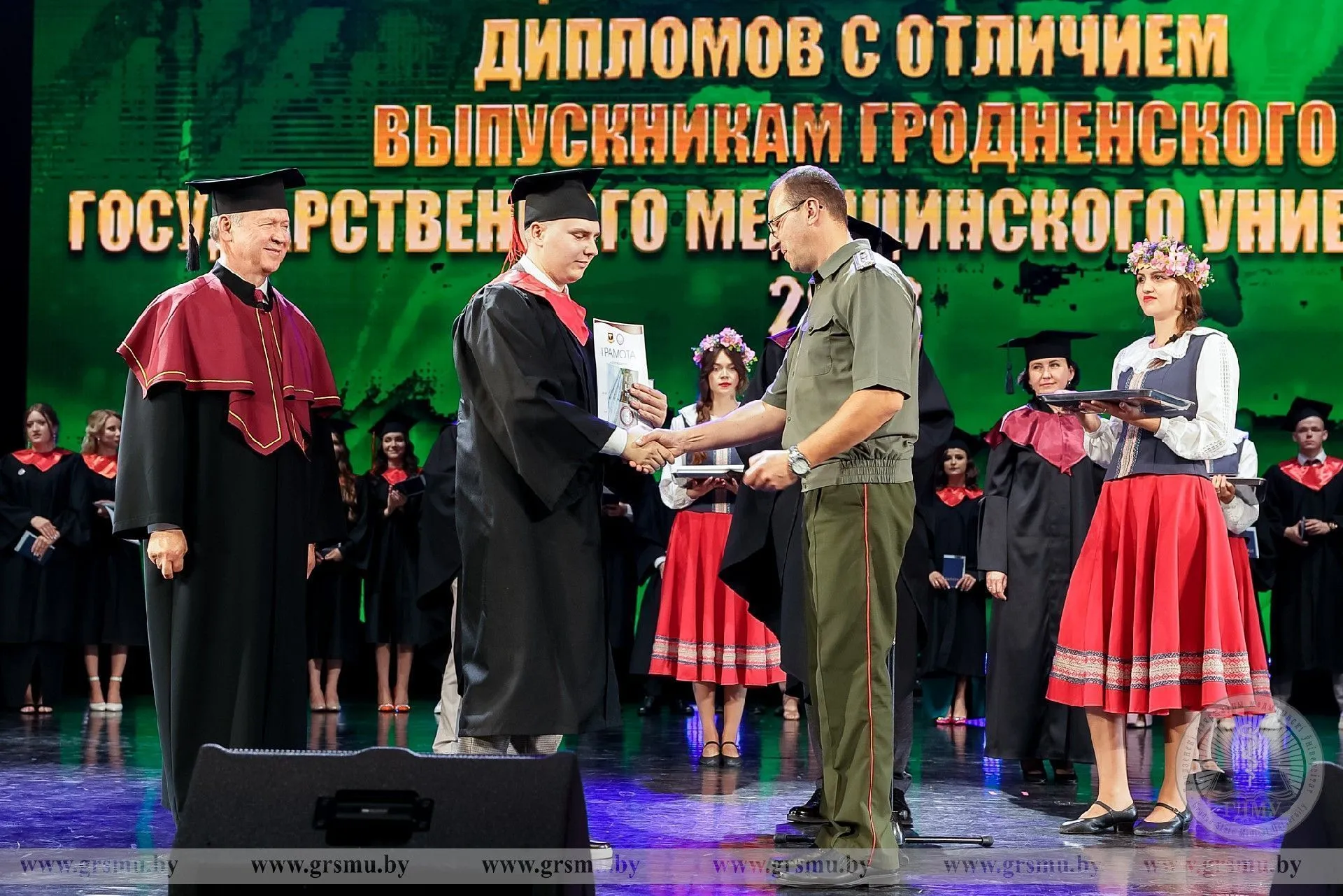 Вручение первых офицерских погон состоялось в Гродненском государственном медицинском университете