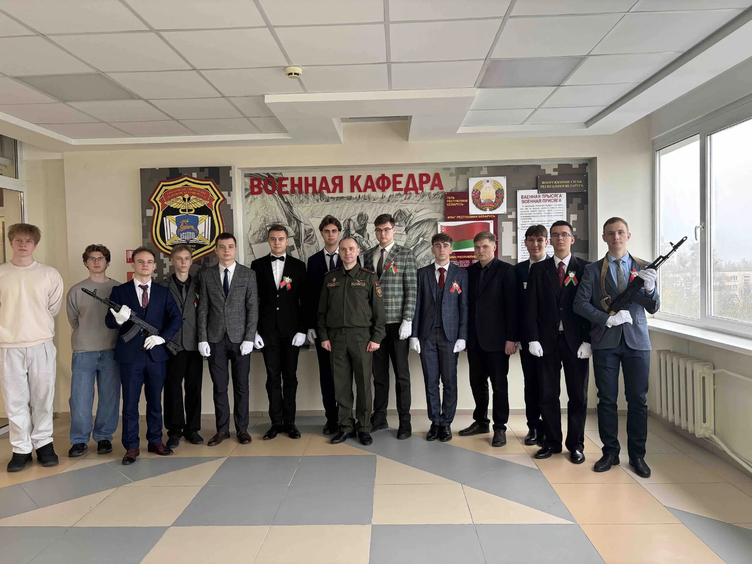 В ГрГМУ в рамках Дня открытых дверей прошла открытая экскурсия по военной кафедре