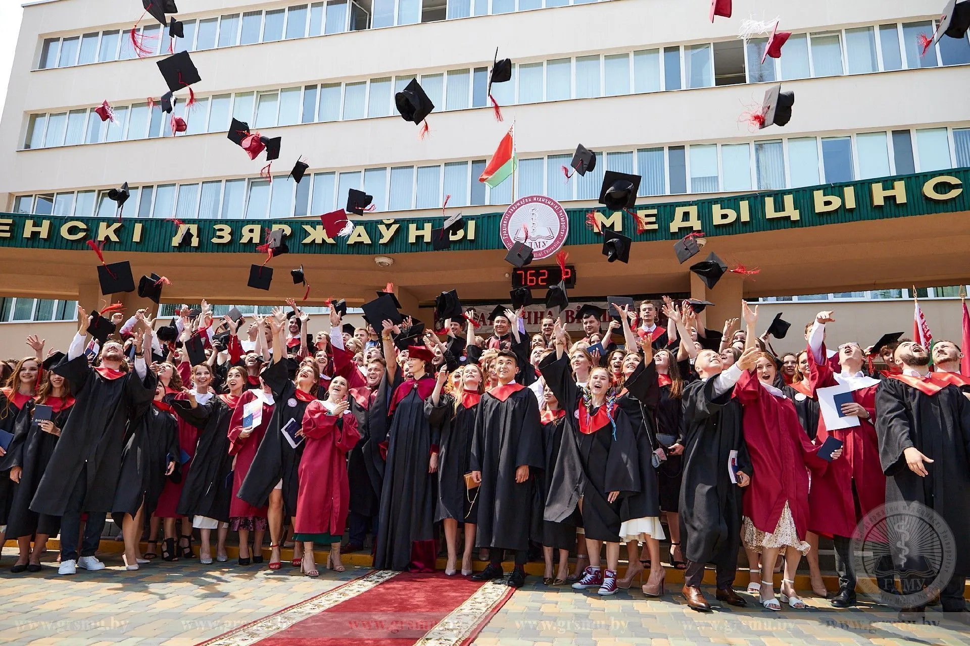 Торжественная церемония вручения дипломов выпускникам-2022