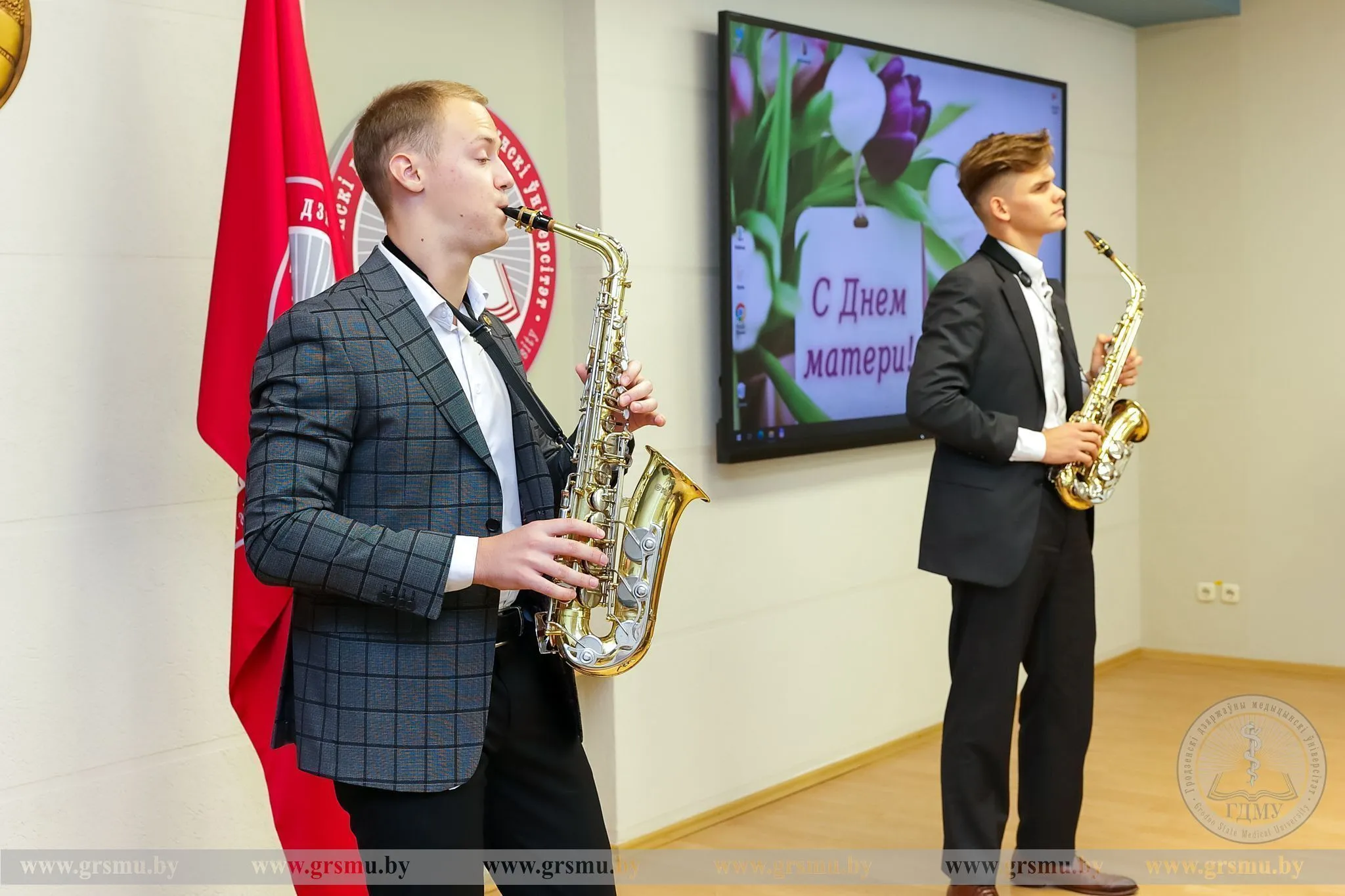 В Гродненском медуниверситете прошел праздничный концерт, посвященный Дню Матери