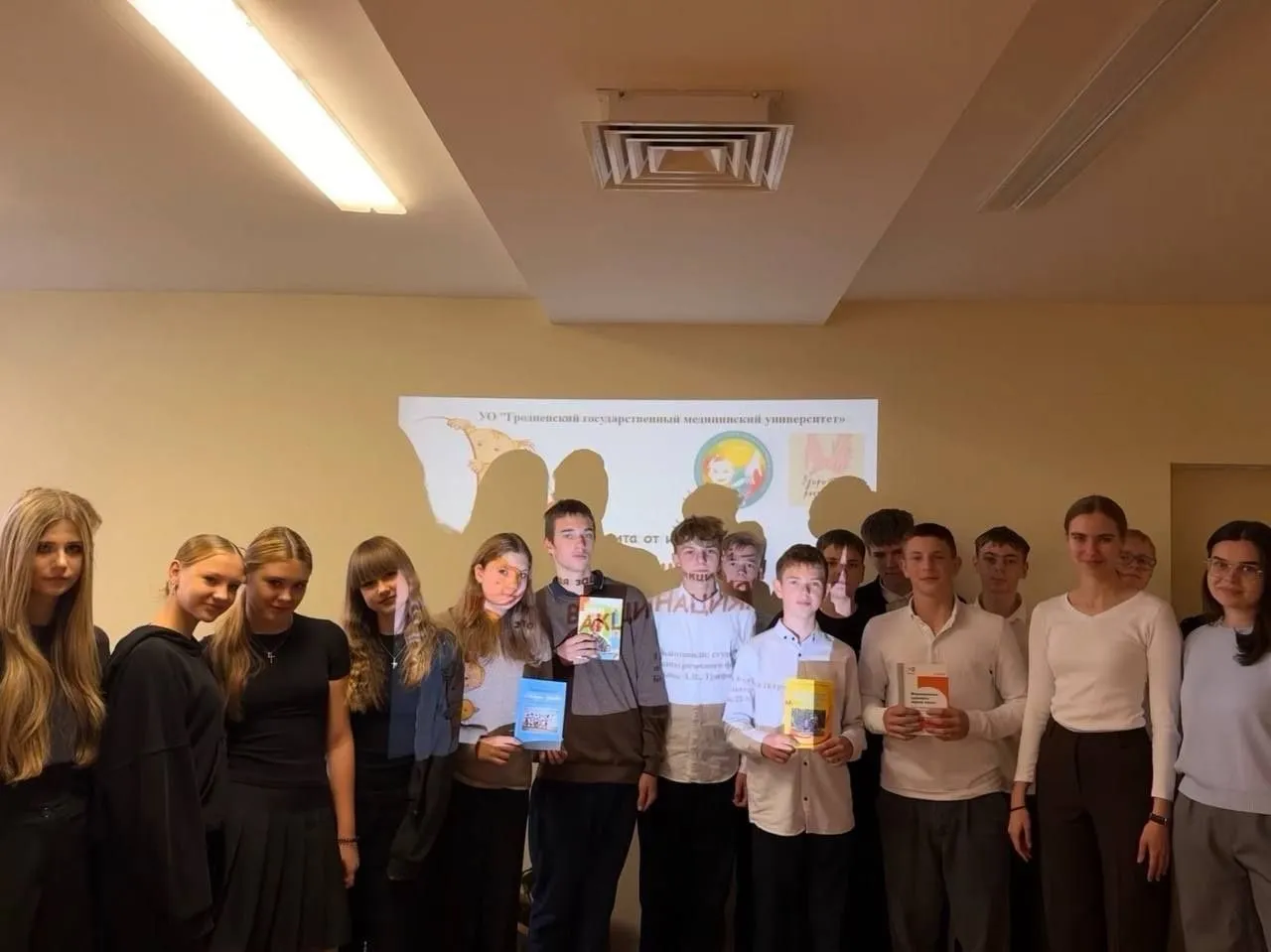 Здоровый разговор в школах Гродно: сон, вакцинация, антиикурение, зрение и антибуллинг - неделя просвещения от педиатрического факультета