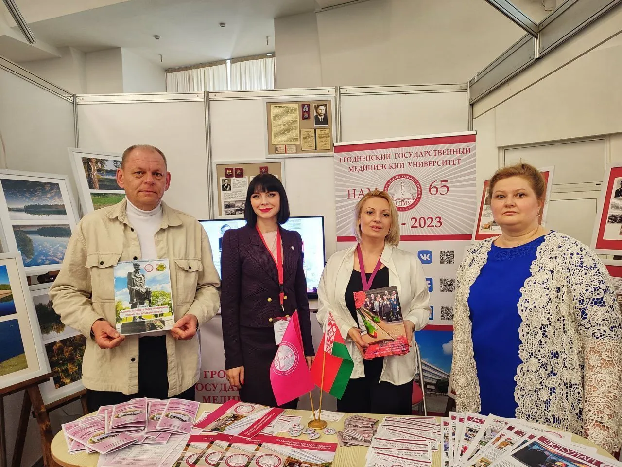 ГрГМУ принял участие в ХХ Республиканской выставке научно-методической литературы, педагогического опыта и творчества учащейся молодёжи