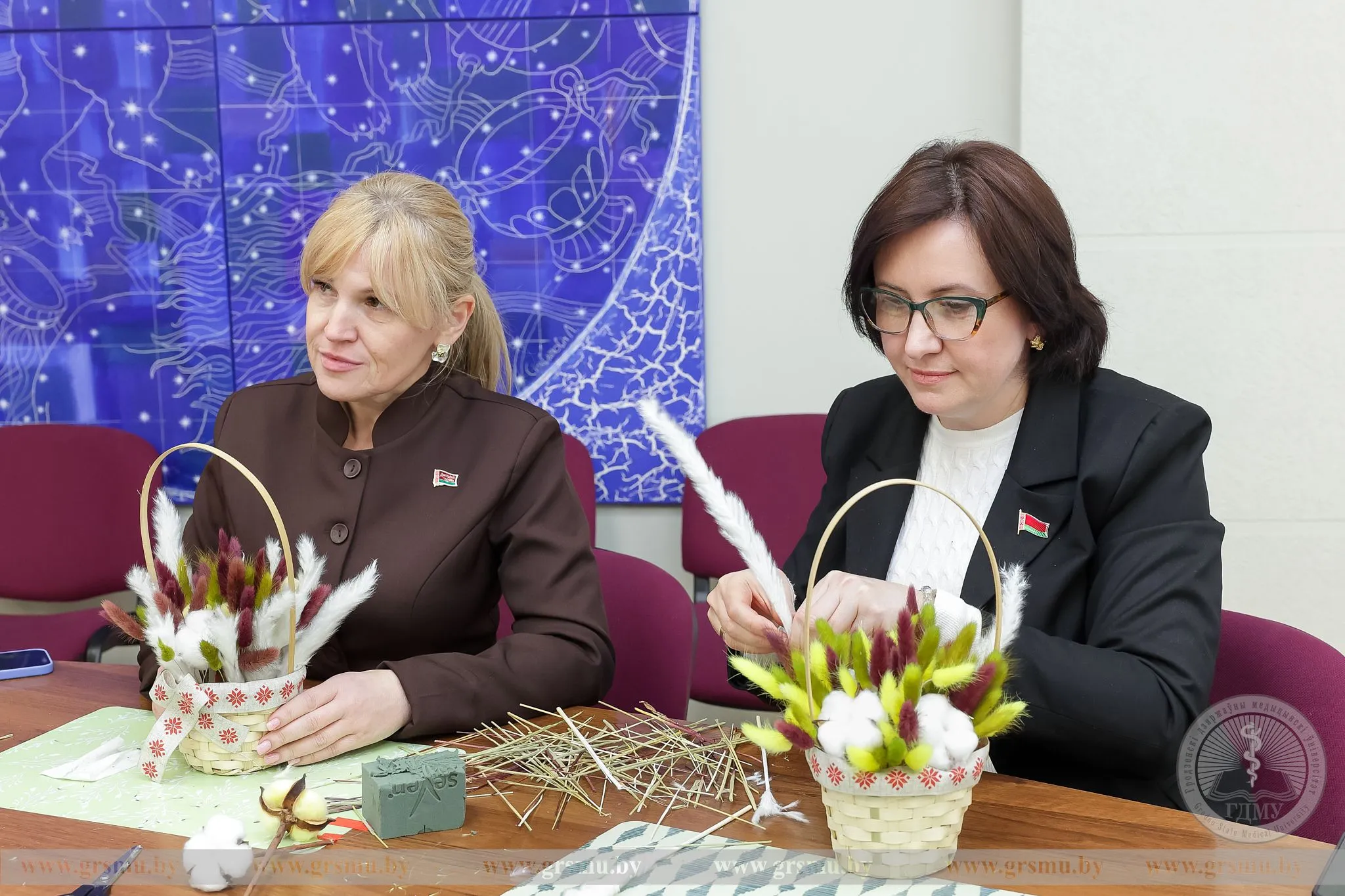 В Год белорусской женщины: мастер‑класс «Чароўнае суквецце» прошел в ГрГМУ