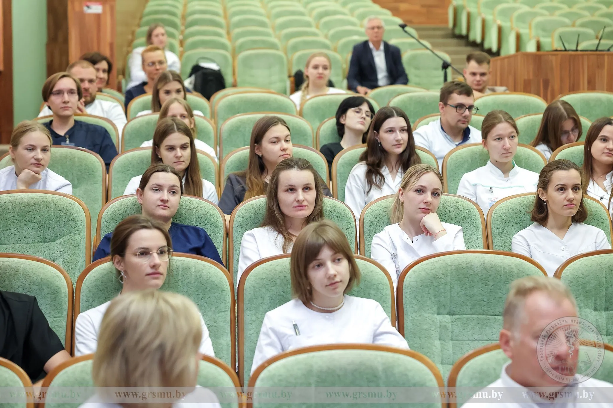 Общение с молодыми специалистами и мониторинг первых рабочих мест. Ректор ГрГМУ посетил учреждения здравоохранения Гродно