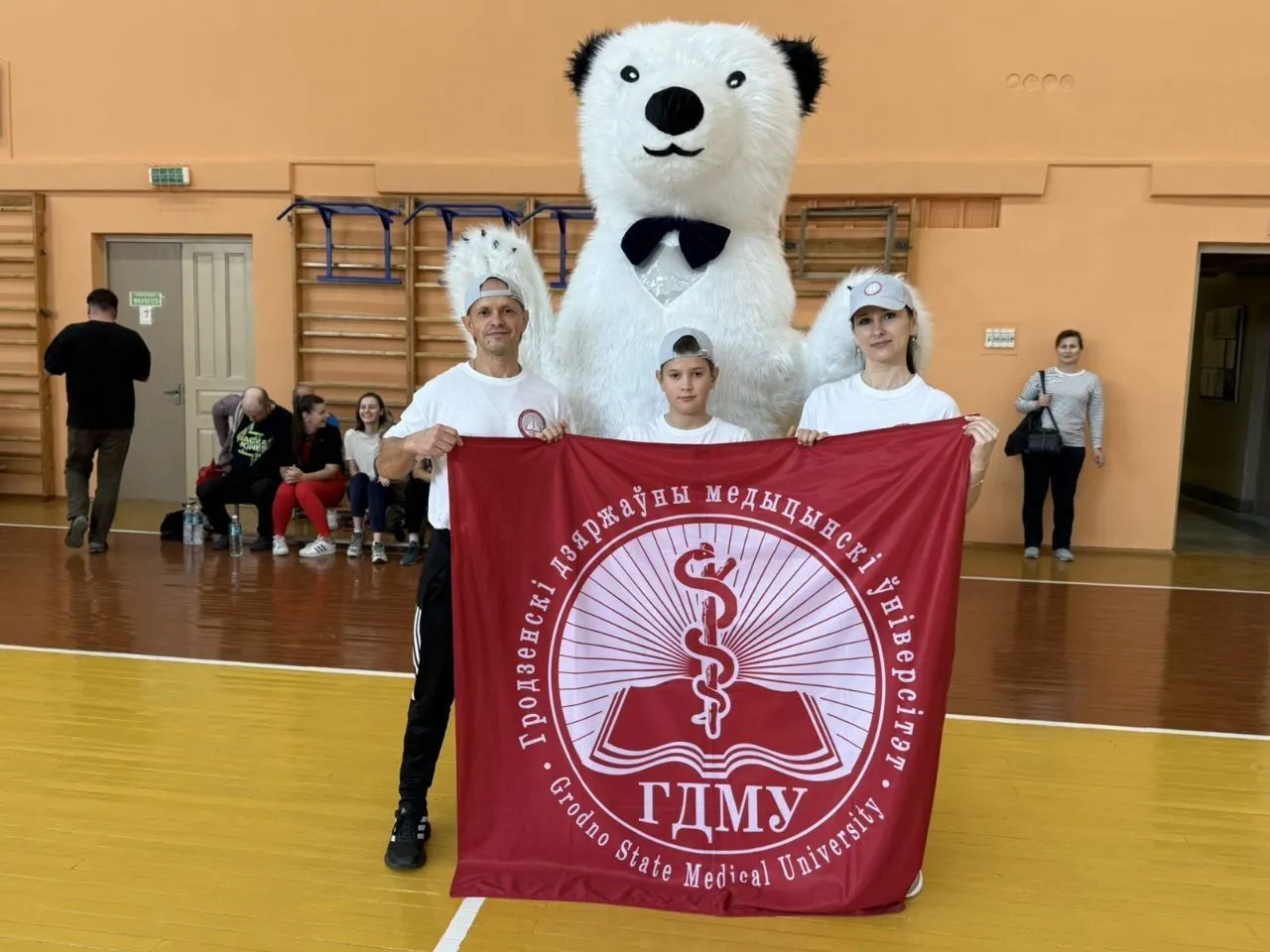 Дружная семья из ГрГМУ стала победителем спортивного праздника «Мама, папа, я – спортивная семья»!