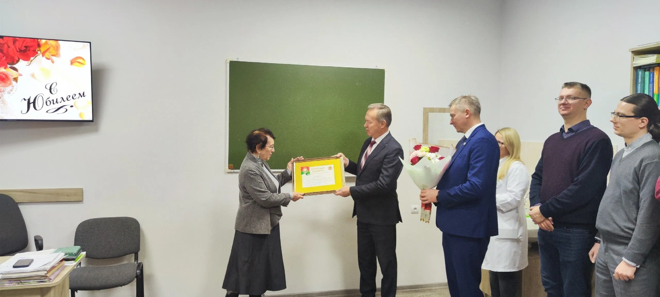 Торжественное поздравление Елены Григорьевны Королевой с 85-летним юбилеем