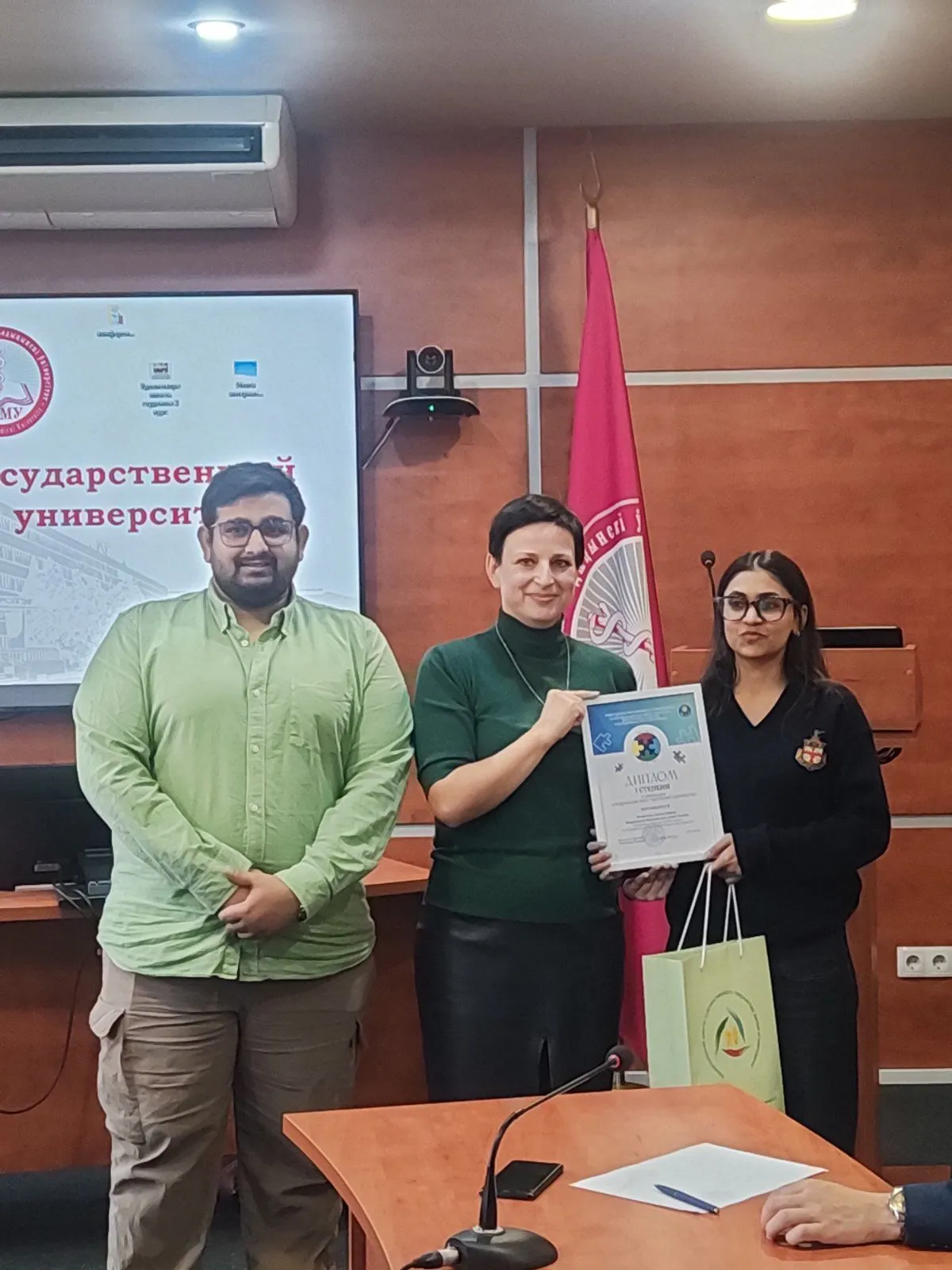 Поздравление студентов на Совете факультета