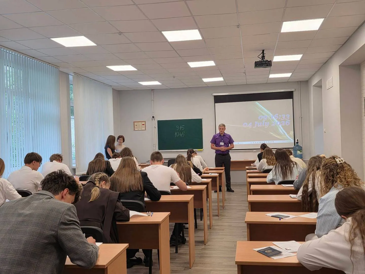 Абитуриенты ГрГМУ приступили к сдаче внутреннего экзамена по биологии