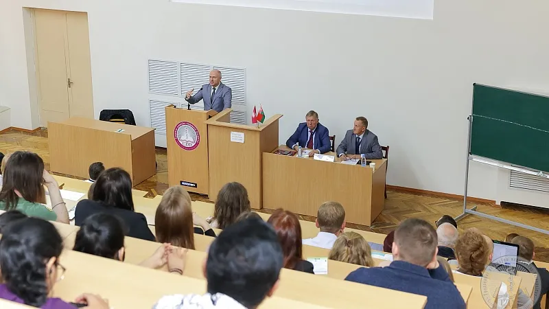 В ГрГМУ проходит республиканская научно-практическая конференция с международным участием «Медицинский университет: современные взгляды и новые подходы», посвящённая 65-летию вуза