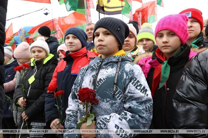 ТРАУРНЫЙ МИТИНГ В ХАТЫНИ