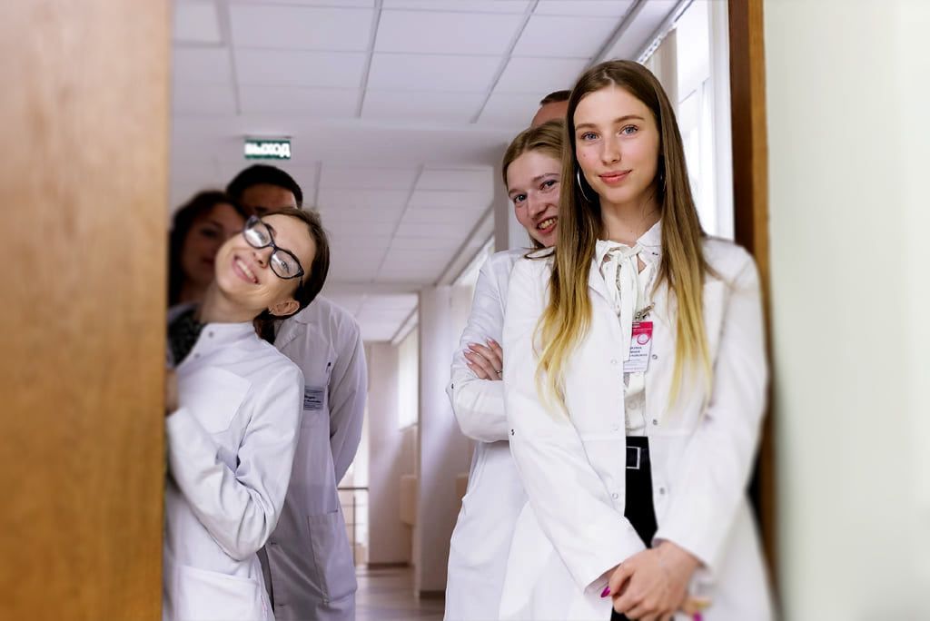 Студентам