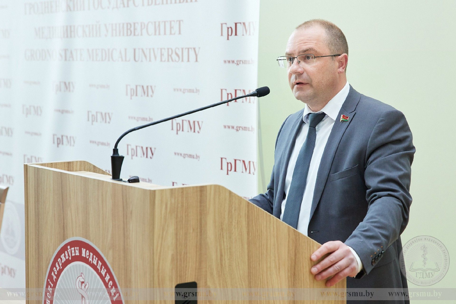 «Уголовное дело о геноциде белорусского народа не имеет аналогов в нашей стране». Участие в заседании совета университета ГрГМУ принял заместитель прокурора области Андрей Скурат