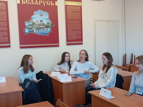 Open curatorial meeting "Cultural differences"