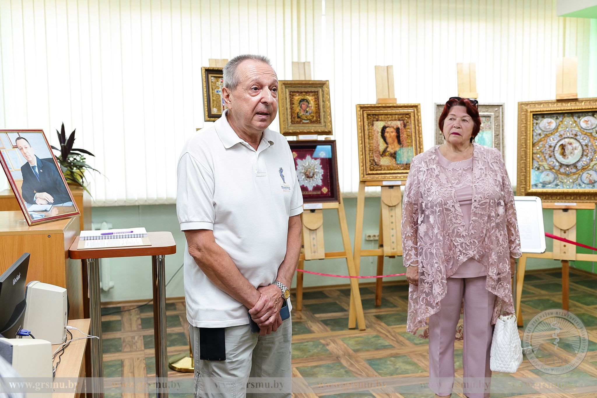 У Гродзенскім медуніверсітэце адкрылася ўнікальная выстава праваслаўных абразоў "Одейся светом, яко різою»