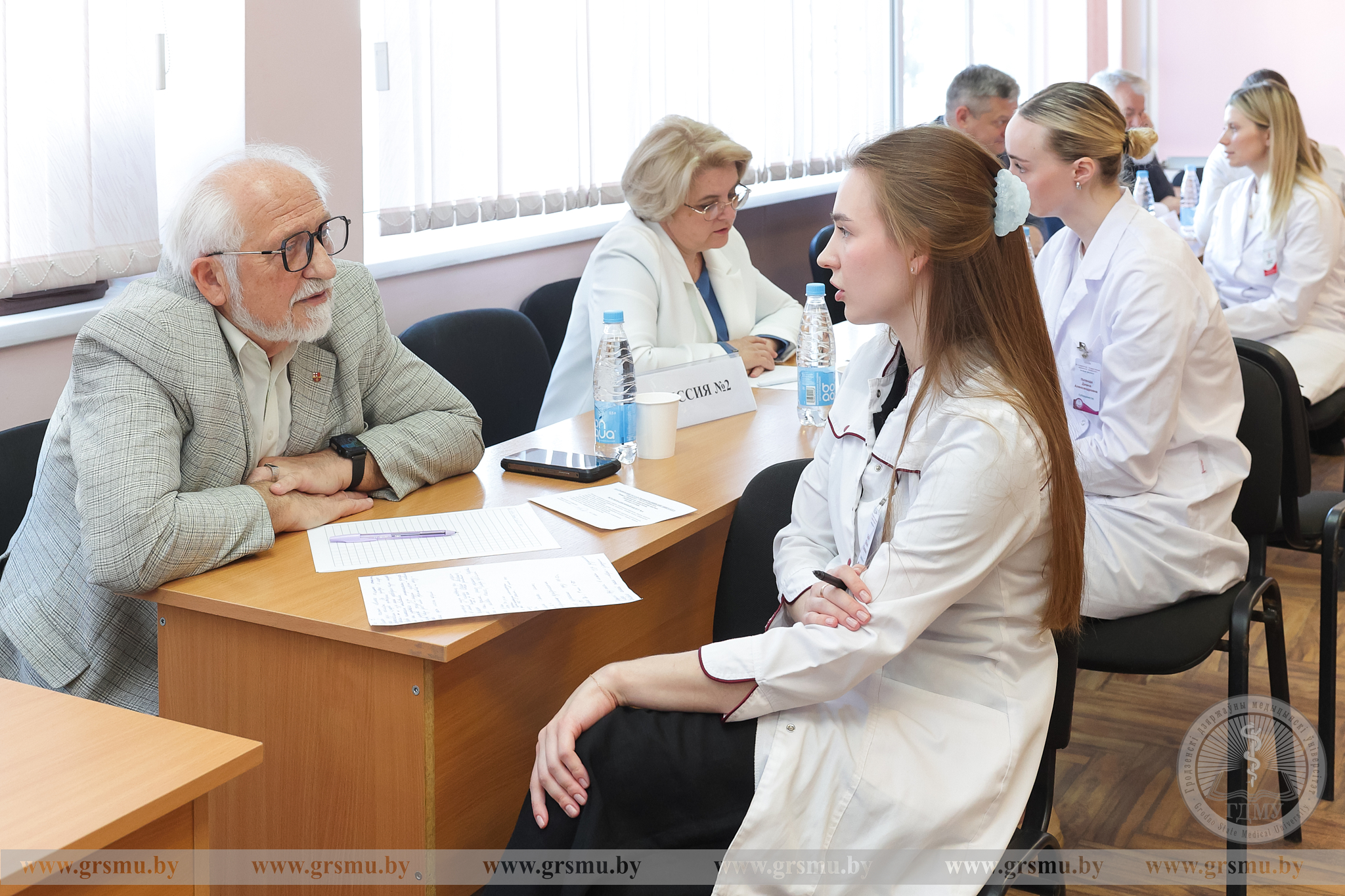 Будучыя медыкі робяць крок да прафесіі. У ГрДМУ праходзіць здача дзяржаўных экзаменаў