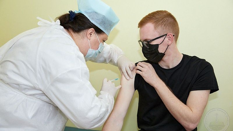 С полной ответственностью. Студенты ГрГМУ привились от COVID-19