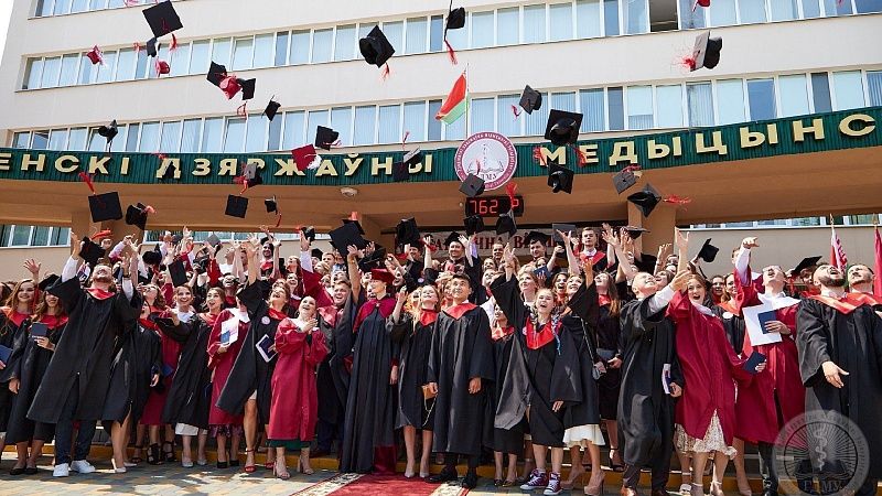 Торжественная церемония вручения дипломов выпускникам-2022