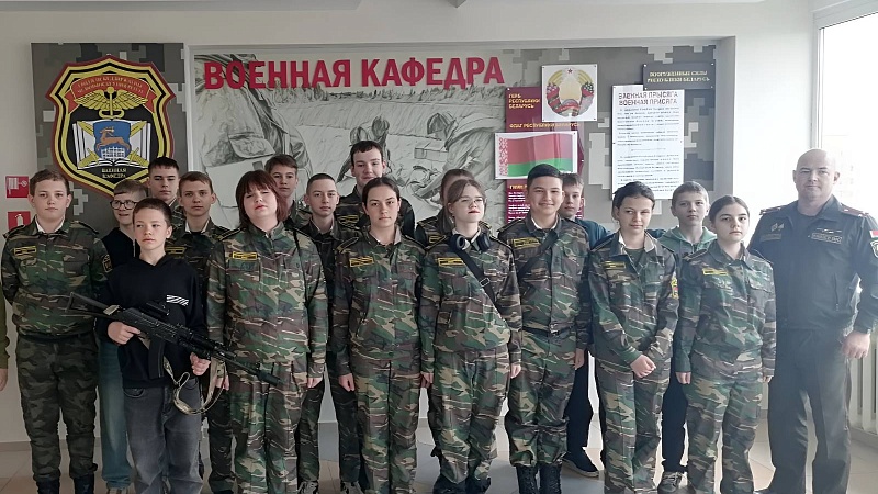 Обзорная экскурсия по военной кафедре для школьников