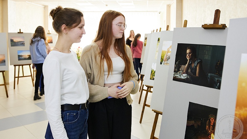 В ГрГМУ проходит выставка гродненского фотографа «Романтика легкой дымки»
