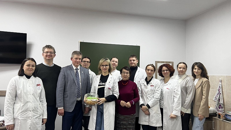 Руководство ГрГМУ поздравляет коллектив с наступающими праздниками