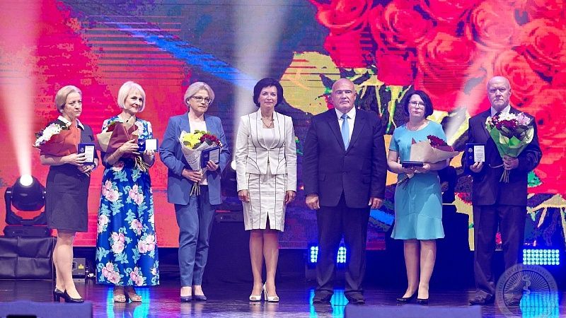 Благодарность за высокий профессионализм. Сотрудников ГрГМУ чествовали в канун Дня медицинских работников в областной филармонии