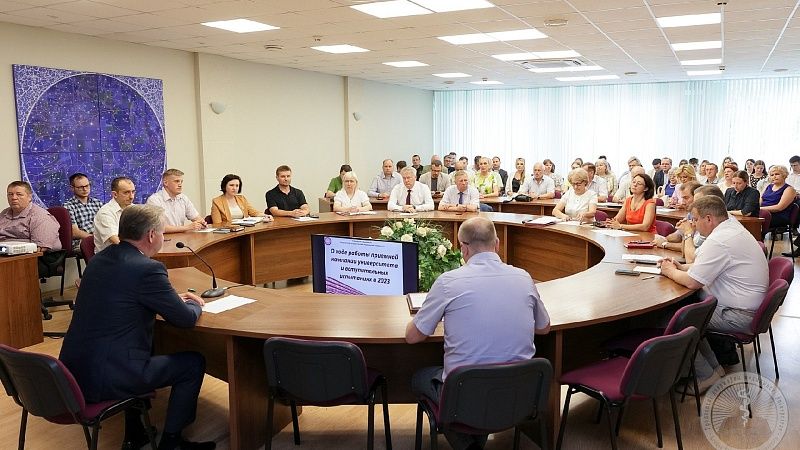 Награждение ко Дню медицинских работников в рамках заседания совета университета