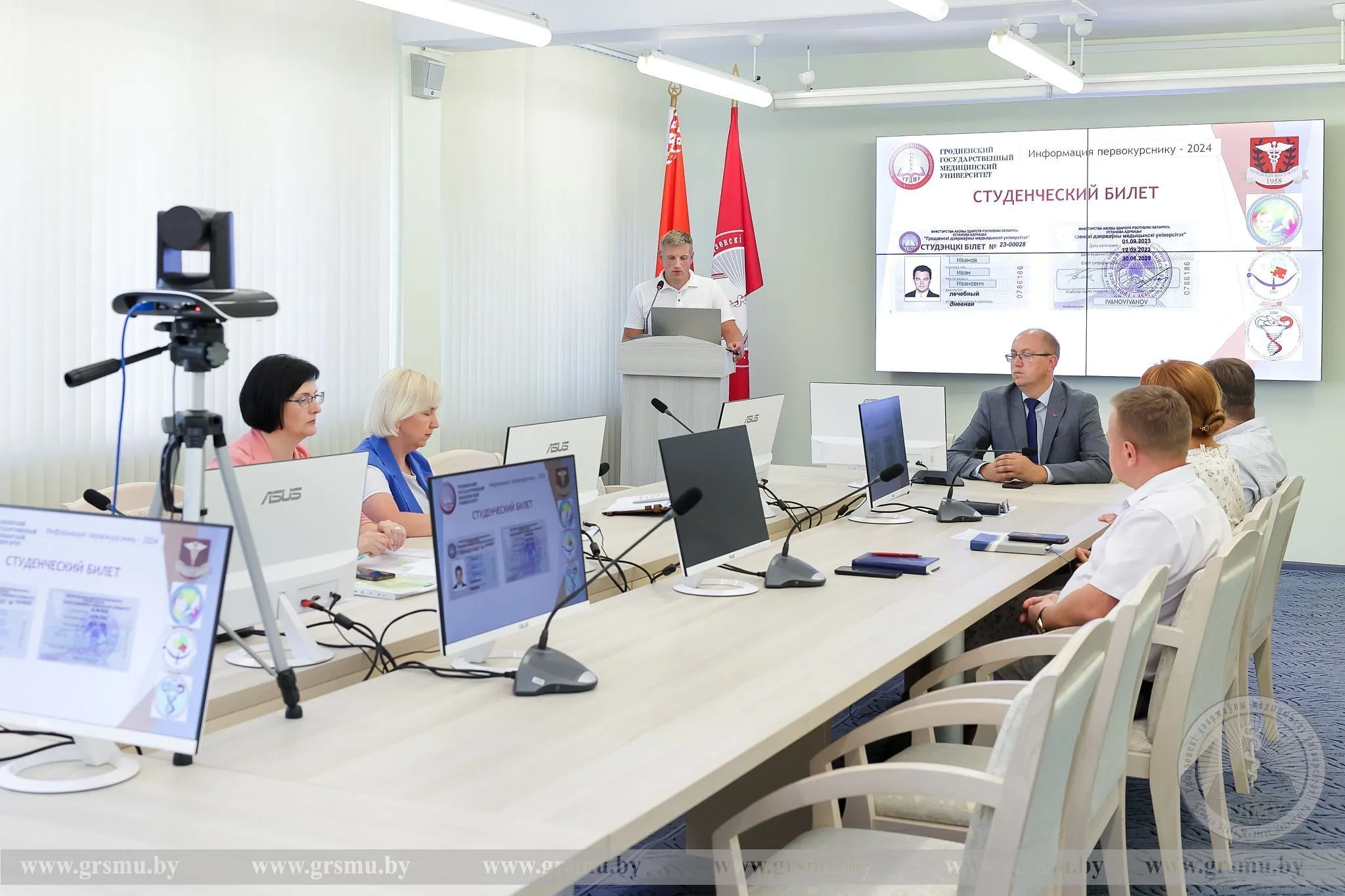 Состоялось online-собрание для первокурсников и родителей с руководством вуза и деканами факультетов