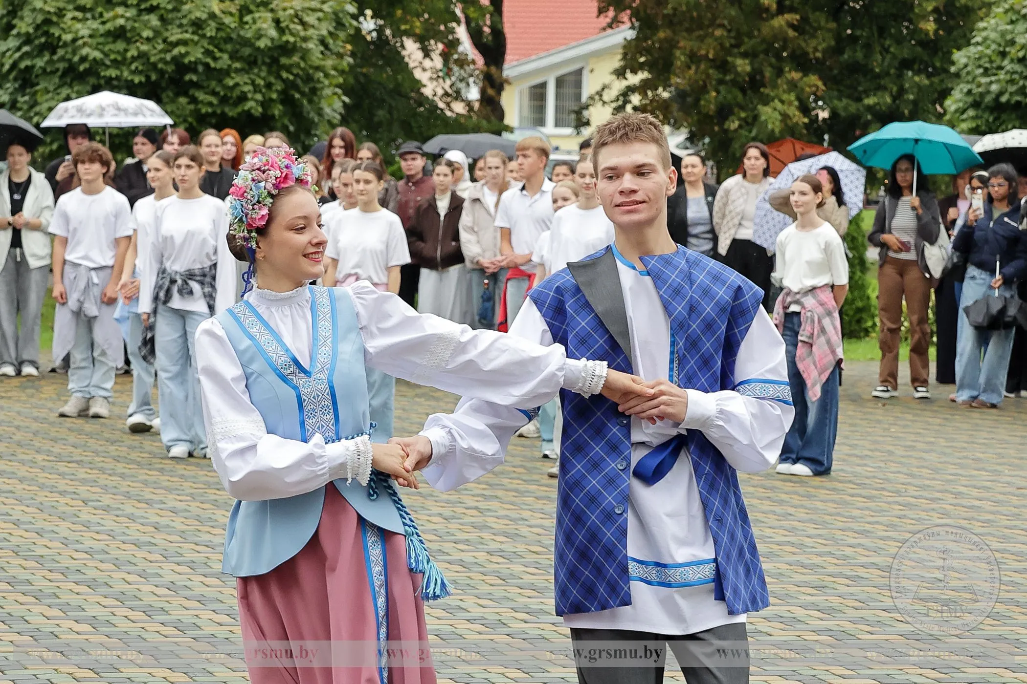 «Мы – едины!»: в ГрГМУ прошел танцевальный флешмоб ко Дню народного единства