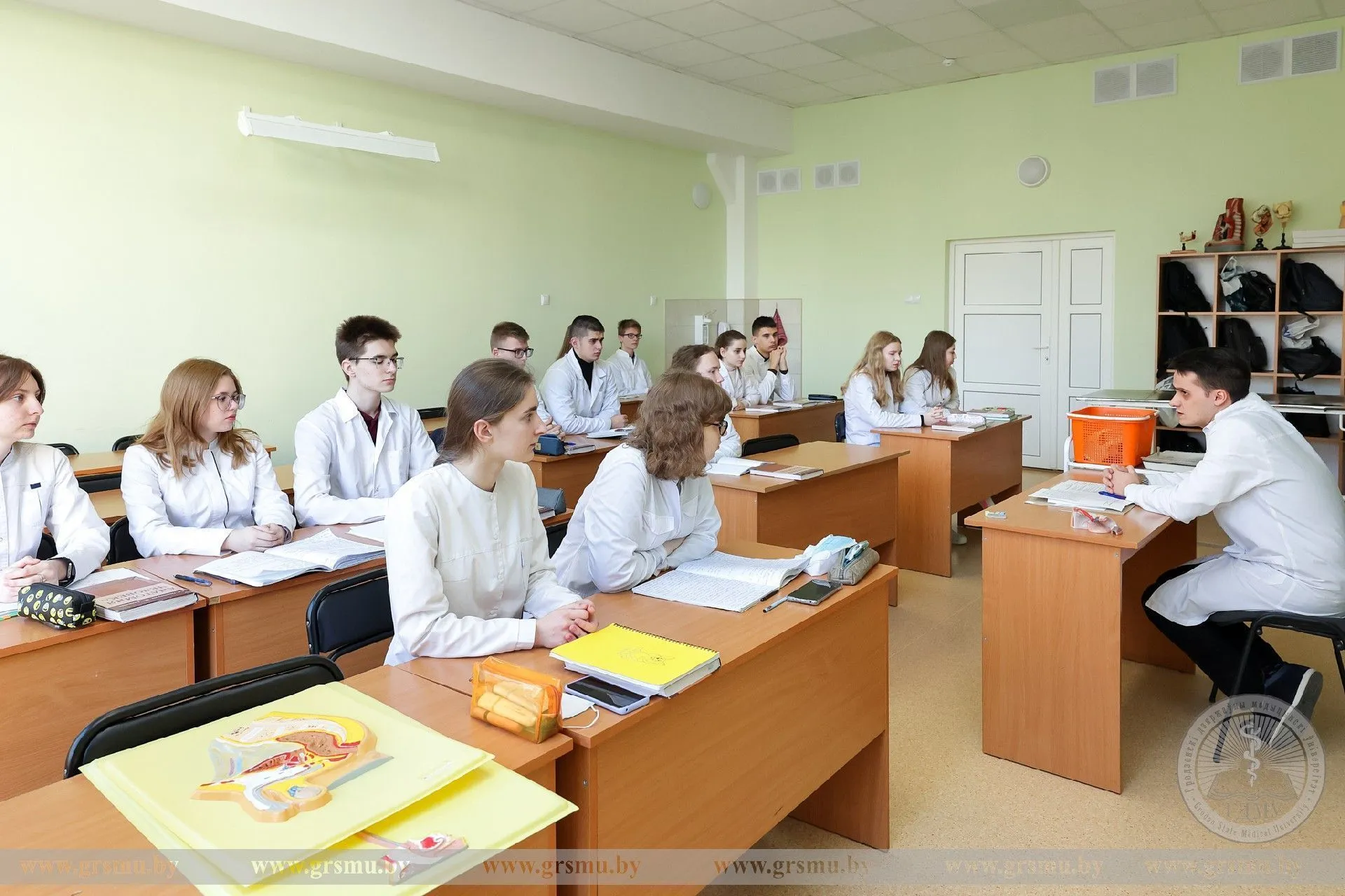 «Отличная возможность познакомиться с университетом!». Лицеисты Гродно посетили ГрГМУ
