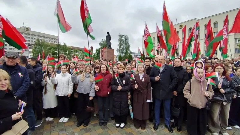 ГрГМУ принял участие в торжественном митинге, посвящённом Дню Государственных символов Республики Беларусь
