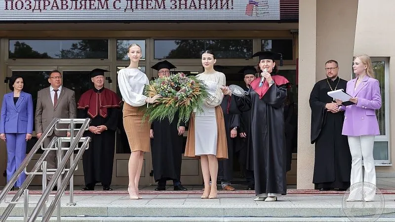 Путь в медицину начинается здесь! Торжественное собрание, посвященное Дню знаний, прошло в ГрГМУ