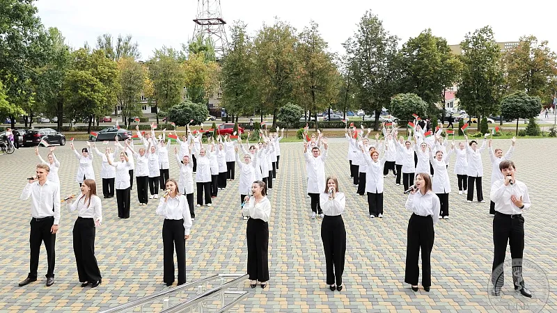 «Мы – едины!»: в ГрГМУ состоялся яркий флешмоб ко Дню народного единства